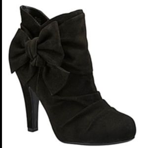 EUC! Gianni Bini Black Suede Halo Ankle Booties